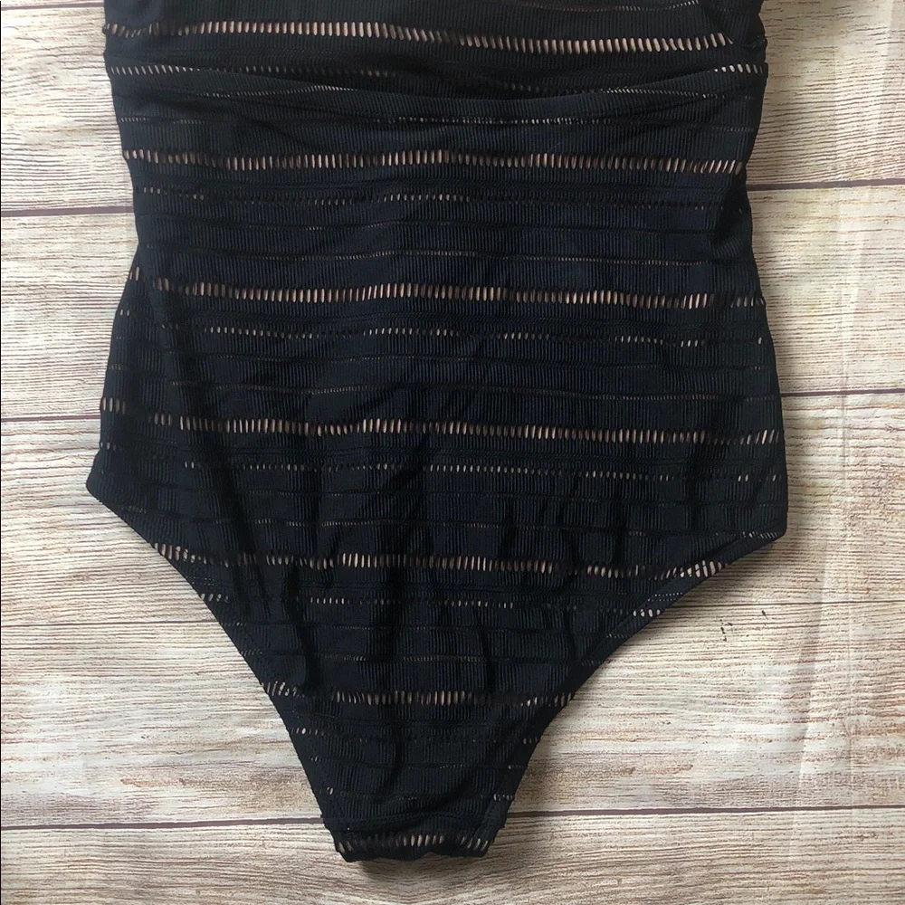 Black Cutout One-Piece‎ Swimsuit